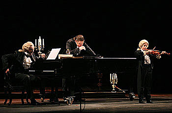 Mozart (Vasily Efimov), Salieri (Andrej Serov) és ifj. Bátor Tamás